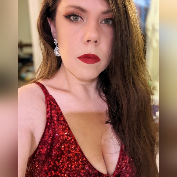 Meet your Posher, Beth - Picture 2 of 5